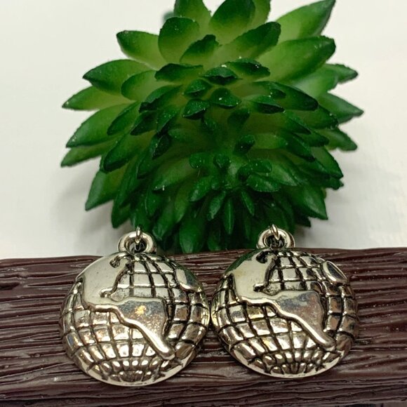 Globe Earring, Earth Earring, Planet Earring, World Earring, Teacher Earring - Picture 2 of 7